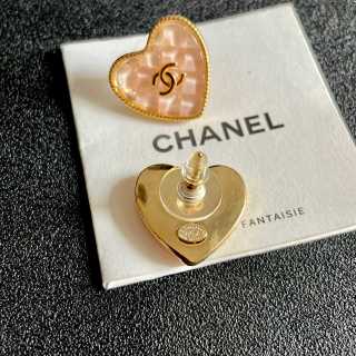 CHANEL Rosé Whisper Heart Stud Earrings
